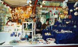 Forum Steglitz WEihnachtsmarkt Glasgeschenke dekorative glasfiguren, paperweights